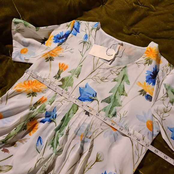 Light floaty flower dress - Picture 5 of 9